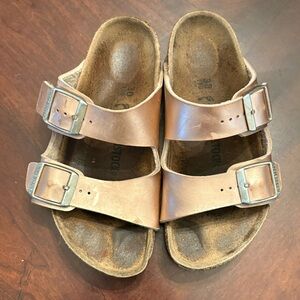 Girls Birkenstock Arizona size 30 Metallic Rose Gold Sandals